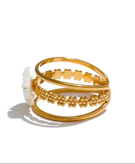 Fleur de Nacre Ring