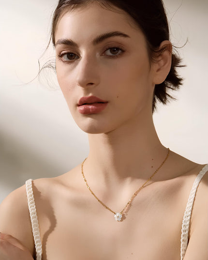 Fleur Éternelle Necklace
