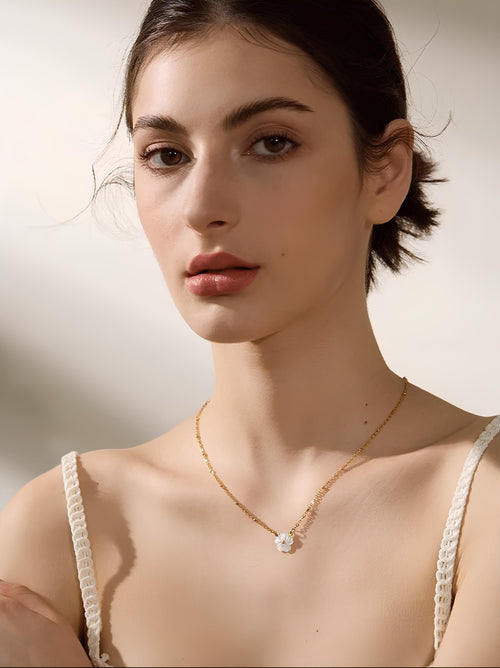 Fleur Éternelle Necklace