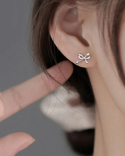 Eva Mini Bow Studs – 925 Silver Needle