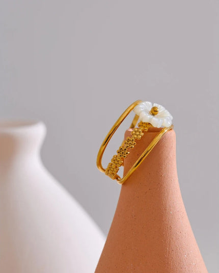 Fleur de Nacre Ring