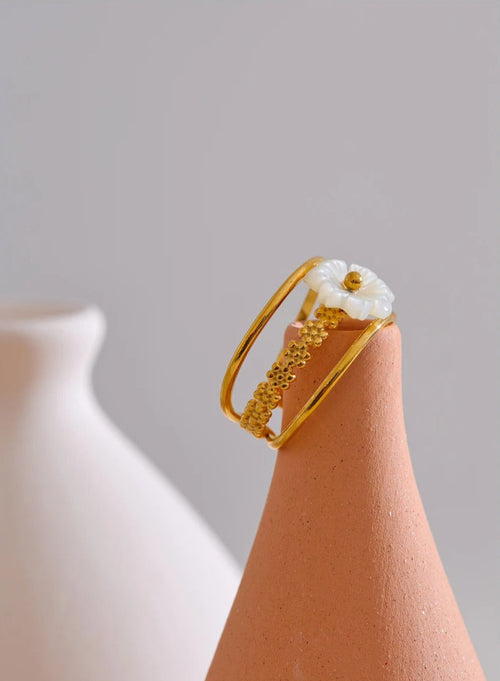Fleur de Nacre Ring