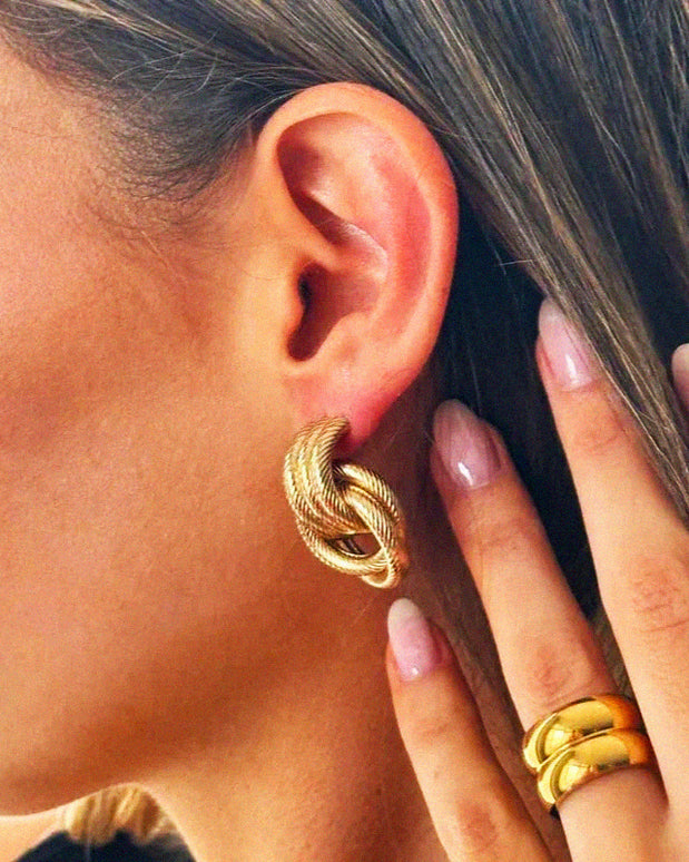 Giro Bella Knot Earrings – 18k Gold-Plated