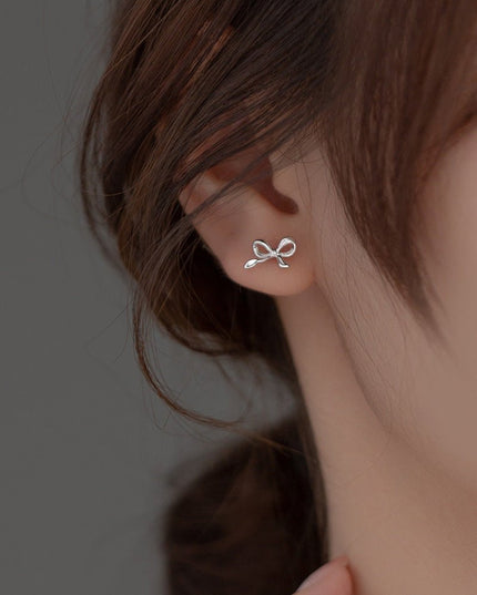 Eva Mini Bow Studs – 925 Silver Needle