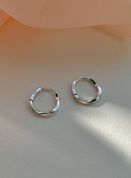 Helia Twist Hoop Earrings