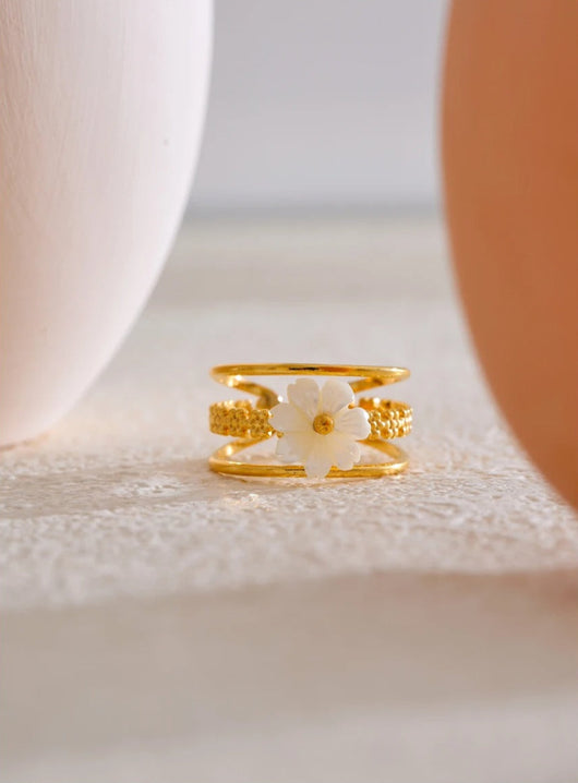 Fleur de Nacre Ring