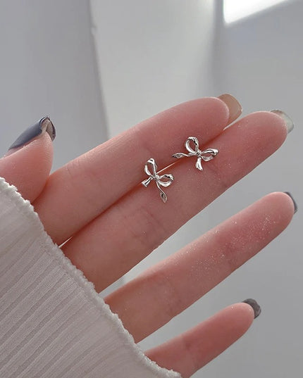 Eva Mini Bow Studs – 925 Silver Needle