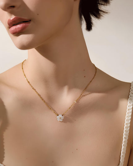 Fleur Éternelle Necklace
