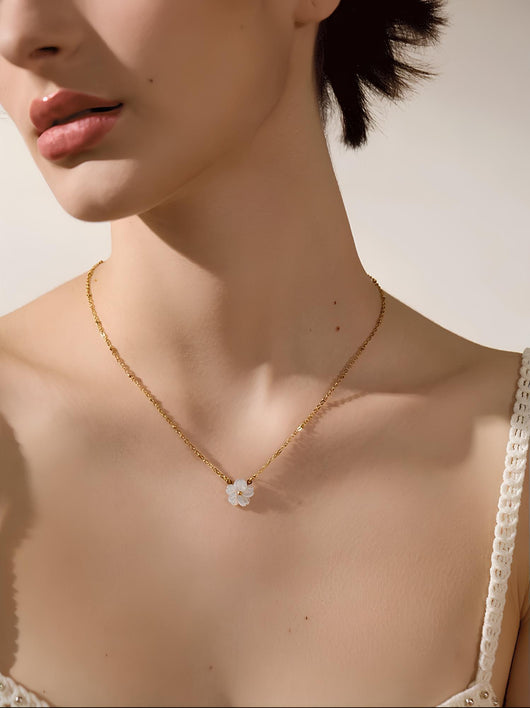 Fleur Éternelle Necklace