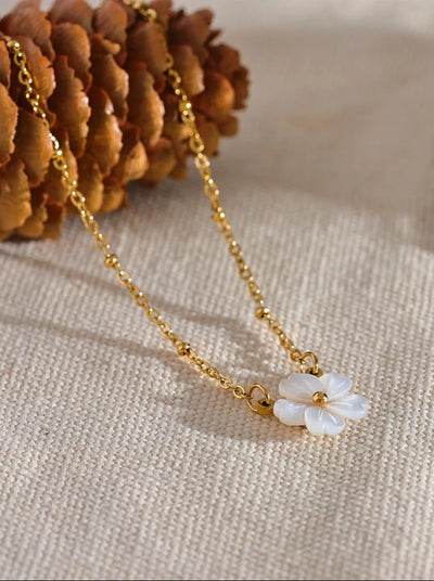 Fleur Éternelle Necklace