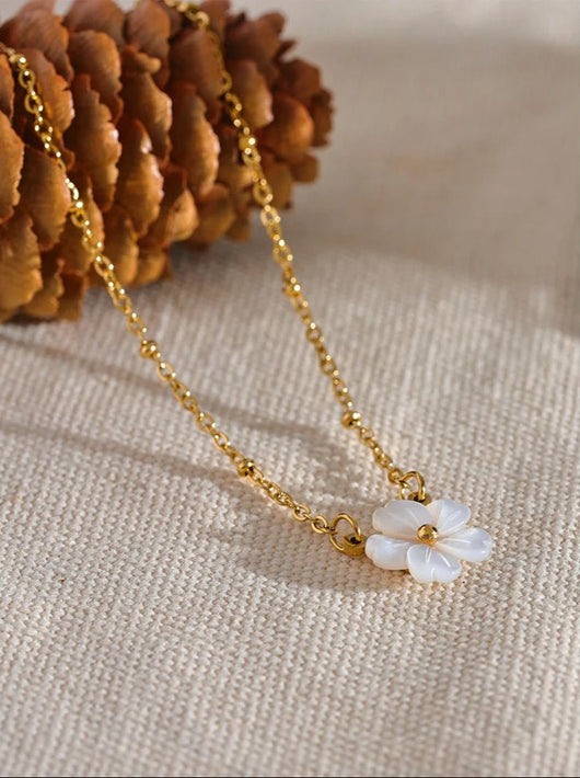 Fleur Éternelle Necklace